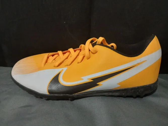 Chuteira Nike Society 