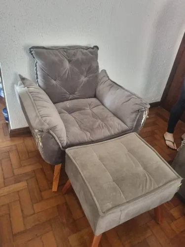 Poltrona com Puff Cinza