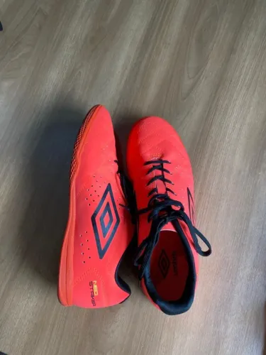 Chuteira Umbro Neo Striker ( Laranja )