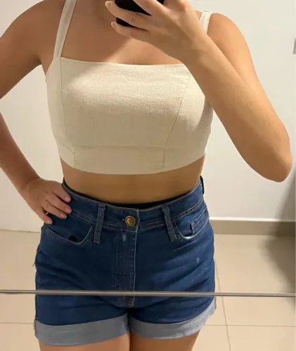 Top cropped de linho bege