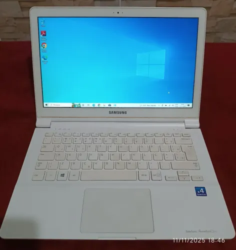 Ultrabook Samsung Ativ Book 9 / Quad-Core / Bluetooth / SSD 128Gb / 4Gb / Tela 13.3 Touch