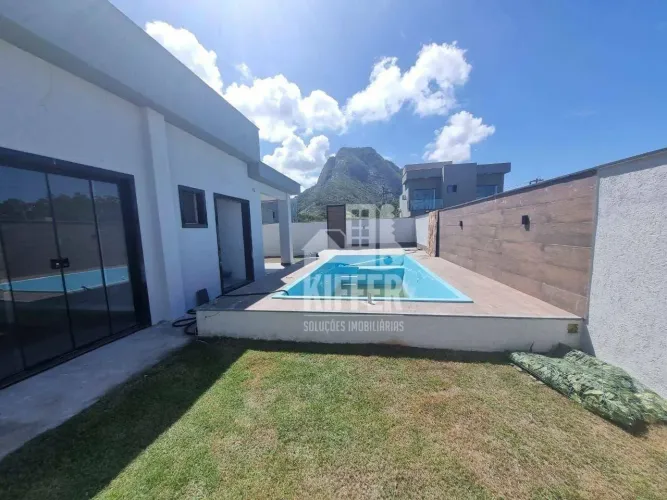 Casa Moderna em Condomínio Club com Piscina em Itaipuaçu