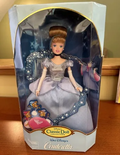 BONECA BARBIE CINDERELA VINTAGE DISNEY STORE NOVA LACRADA