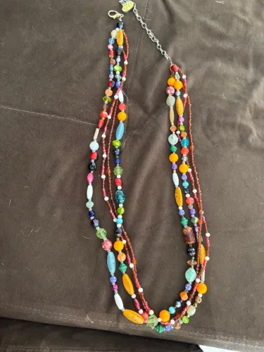 Cinto  de miçangas colorido e vibrante