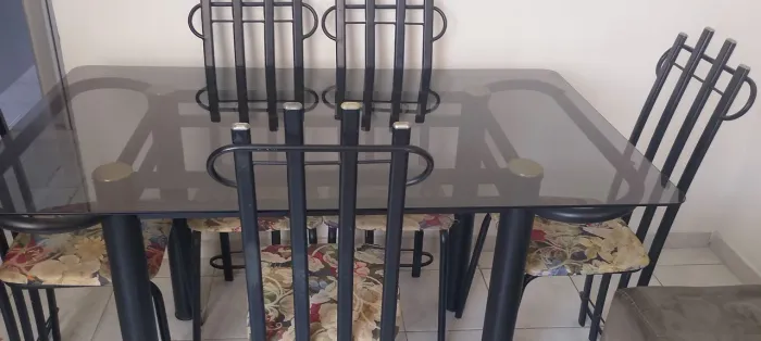 Oportunidade : Ainda disponível , aproveite :Compre a mesa com cadeiras e o barzinho de