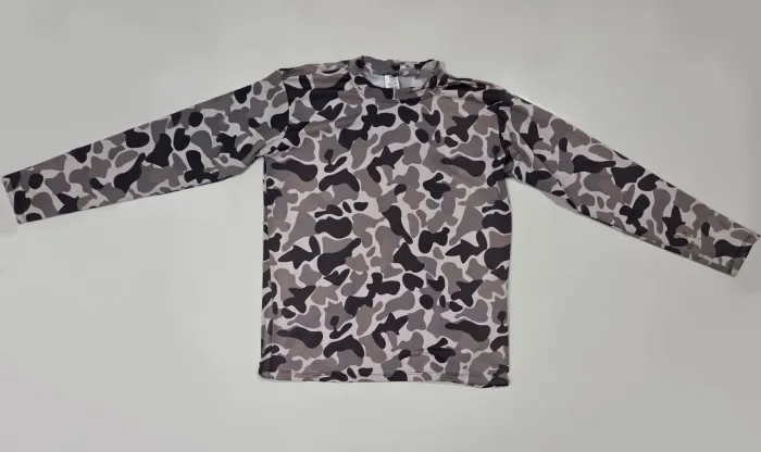 Vendo camisa camuflada unissex com proteção UV 50