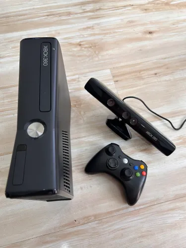 XBOX 360 COM KINECT