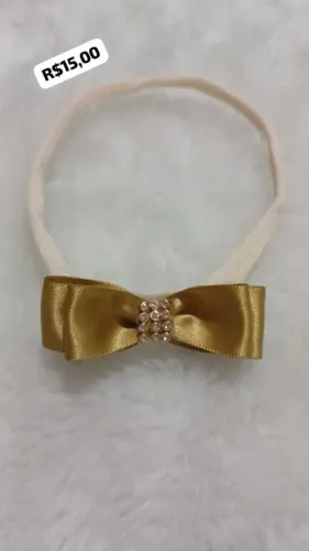 Faixa de Cabelo Bebê com Laço Dourado e Pedrarias