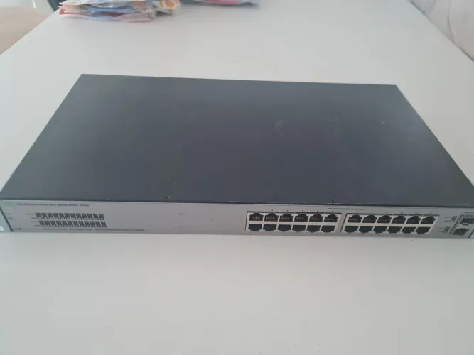 Switch de Rede HPE OfficeConnect 1820 J9980A