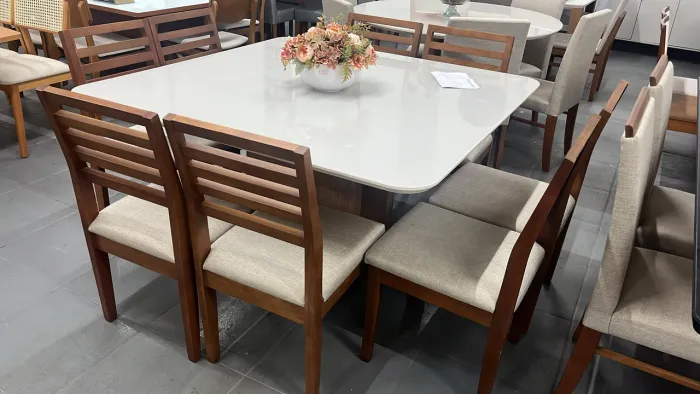Mesa de jantar super resistente de madeira