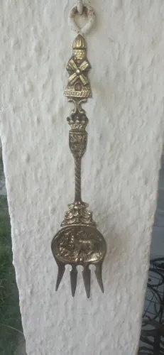 Garfo decorativo de bronze antigo