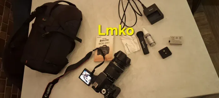 Câmera Canon T4i com lente e acessórios