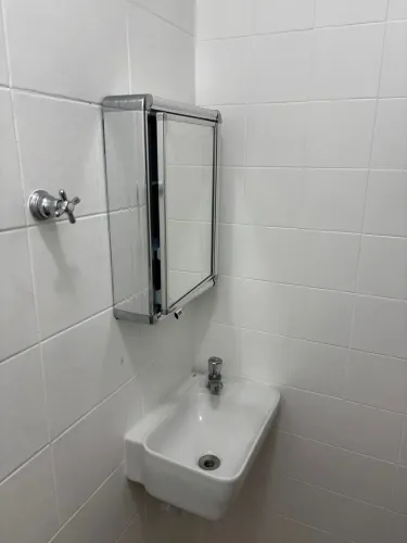 Alugo Quarto em casa de família