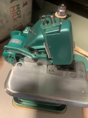Máquina de overlock tander chinesinha