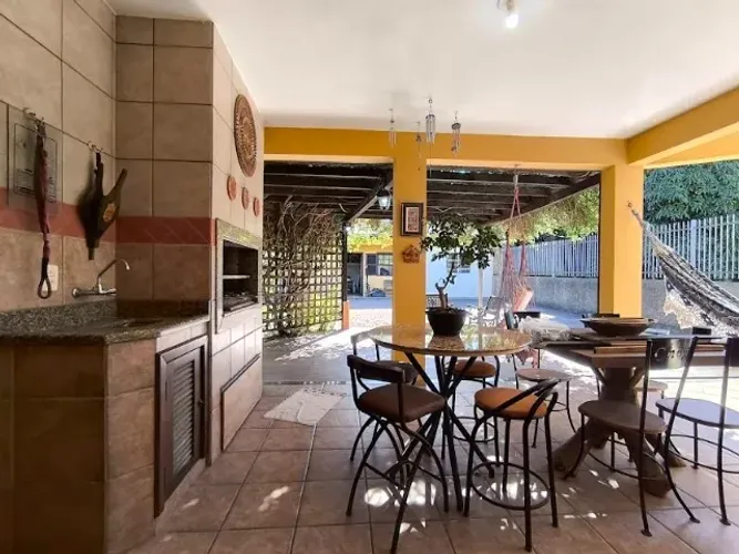 Casa 3 dorm Localizada no centro TODA EM LAJE criciúma ACEITA troca Apto de menor valor