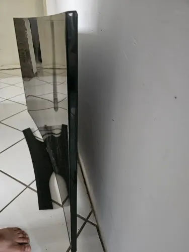 Tv Smart 3D Samsung 55" curved top tela está com mancha e requer reparo.