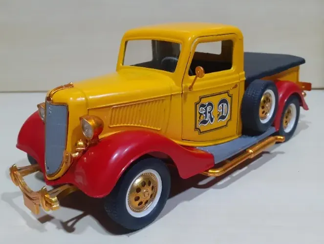 Miniatura Ford V8 RD Pick Up 1936 1/18 Majorette na caixa