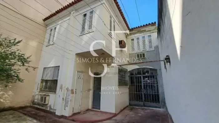 Tijuca - Rua Campos Sales - Casa Duplex 5 quartos 2 banheiros e vagas de garagem.