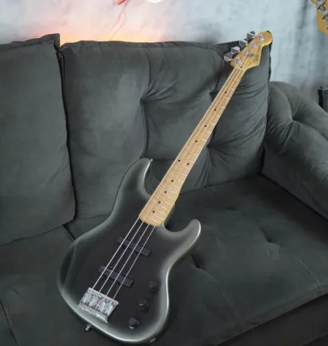 Baixo Fender American Plus 4c  1994 mesmo pré do Factor reridade 