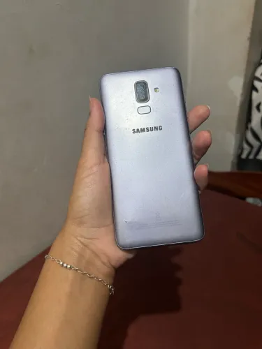 Samsung j8