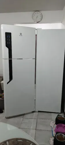 Geladeira Frost Free Electrolux IT56 inverter 474L - Leia o anúncio.