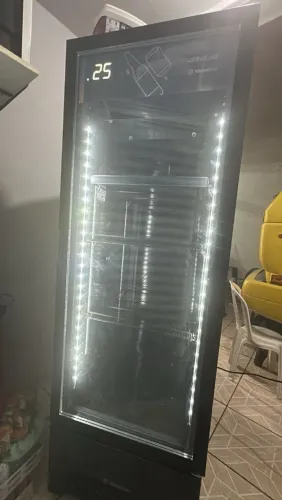 Cervejeira vertical 576litros Metalfrio, 6 meses de uso