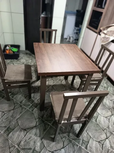 Vendo mesa com 4 cadeiras nova leia bem anúncio por gentileza