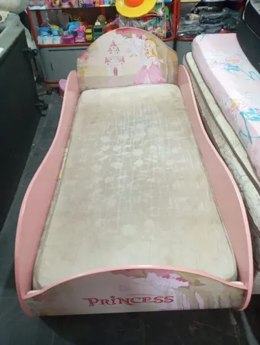 Cama de solteiro menina com colchão