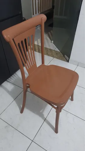 Cadeira em Polipropileno Marrom - Ideal para Restaurantes e Áreas Gourmet