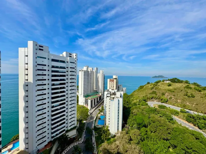 Apartamento 2 dormitórios sendo 1 suítes à Venda na Astúrias no Guarujá | QVista Inteligên
