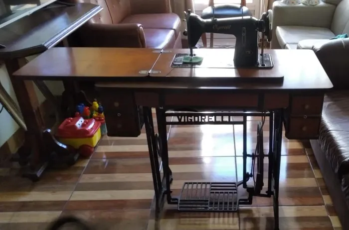 Vendo Maquina De Costura Antiga.
