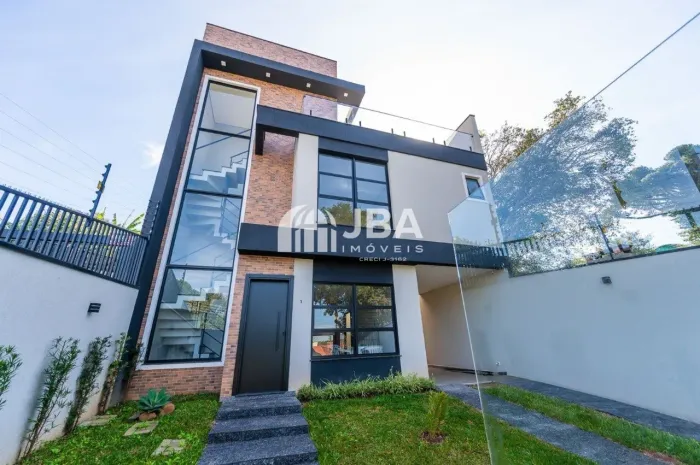 MARAVILHOSO SOBRADO TRIPLEX COM ÁTICO