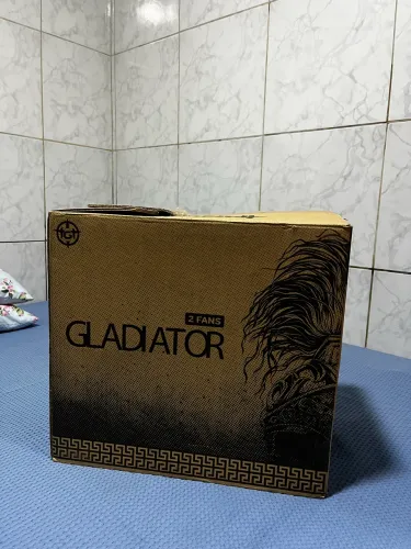 Gabinete TGT Gladiator, lateral de vidro, mid-tower. (MUITO BEM CUIDADO)