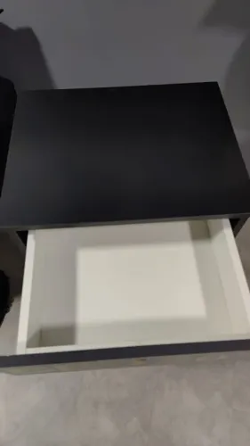 Mesa de apoio com duas gavetas
