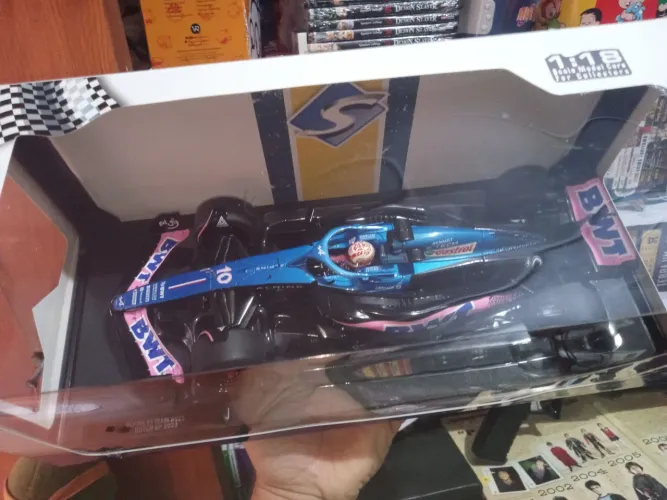 Carro de fórmula 1 escala 1 18 na caixa lacrado Alpine F1 team A523 dutch GP 2023