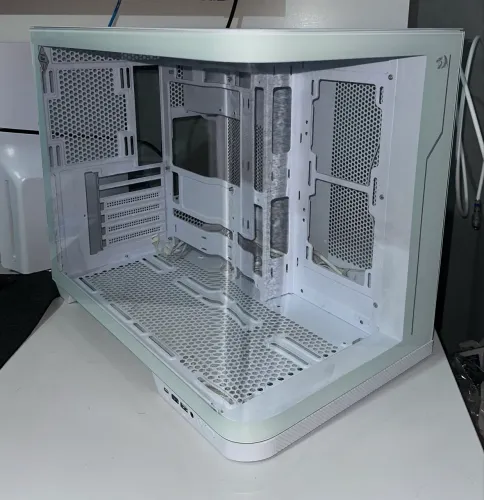 Gabinete Lian Li Wideload Extreme x Redragon Vidro Curvo Branco