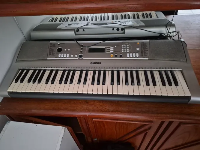 Teclado yamaha psr e313