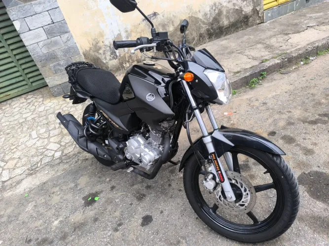 Vendo moto Yamaha 125 único dono 
