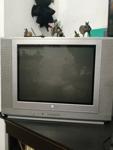 Tv 21 polegada LG + play 2 slim