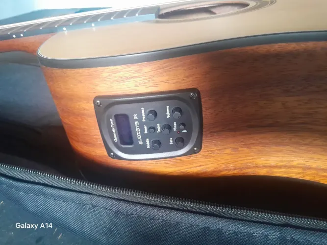 Vendo violão 1es de uso!