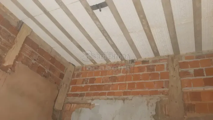 Casa em Construção, com laje Pronta , Falta piso, parte elétrica ,e cobertura.