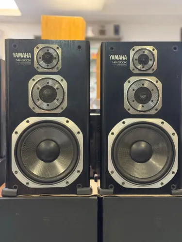 Novíssimo e perfeito Par de Caixas Yamaha NS-300X