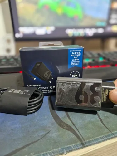 CARREGADOR MOTOROLA 68W DUAL ENTRADAS USB E USB C COM SELO DE CERTIFICADO DA ANATEL