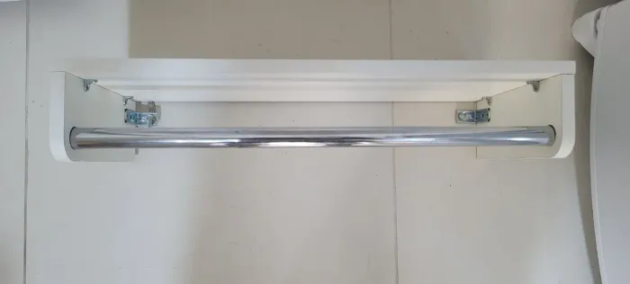 Cabideiro Arara seminovo em madeira e metal