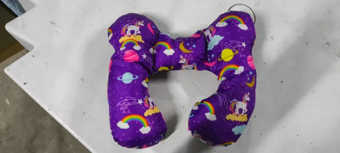 Almofada de pescoço infantil - estampa de unicórnio
