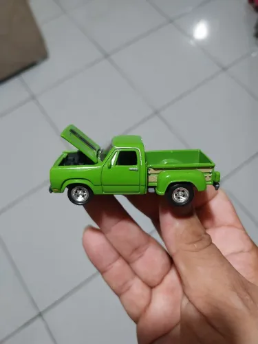Johnny Lightning 1977 Dodge D-150