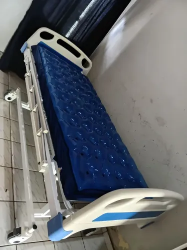 Cama hospitalar com colchao e colchao dagua
