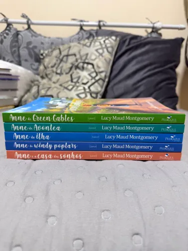 Coleção Anne Wirh An E 1-5 (editora pedra azul)