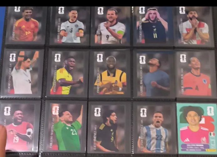 14 figurinhas Coca, para colar Copa 2026.