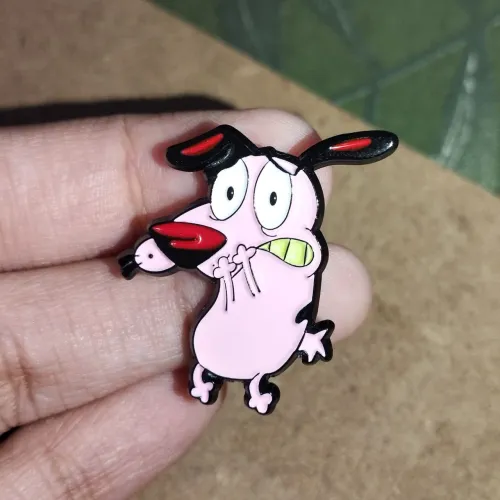 Pin/Broche Coragem o Cão Covarde